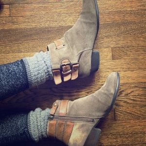 Nine west tan suede booties w leather detail